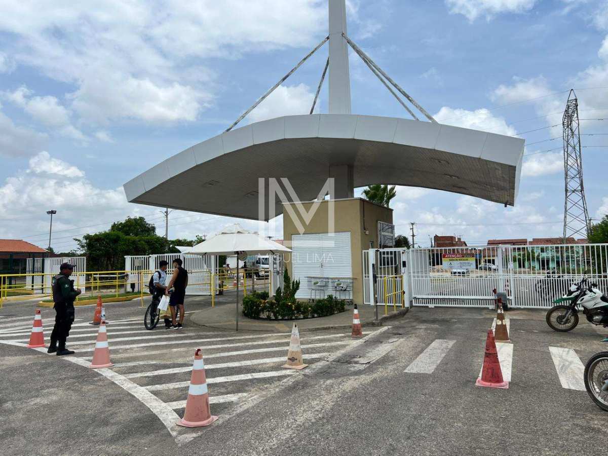 Casa de condomínio à venda com 2 quartos, 55m² - Senador Carlos Jereissati,Pacatuba